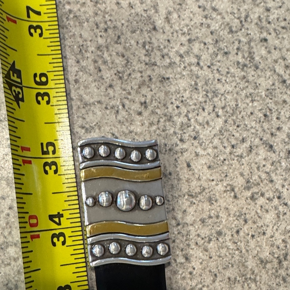 Elegant Black Leather Belt with Silver Buckle - Picture 4 of 6